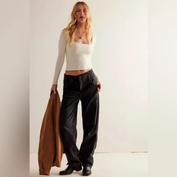 084 We the Free CrossRoads Mid Rise Boyfriend asymmetrical jeans NWT Size 26 - Picture 1 of 4